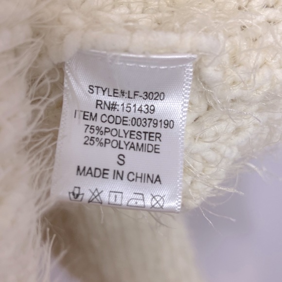 Fuzzy Soft Eyelash Cream Floral Embroidered Accents Scallop Knit Sweater Size S - Picture 11 of 12